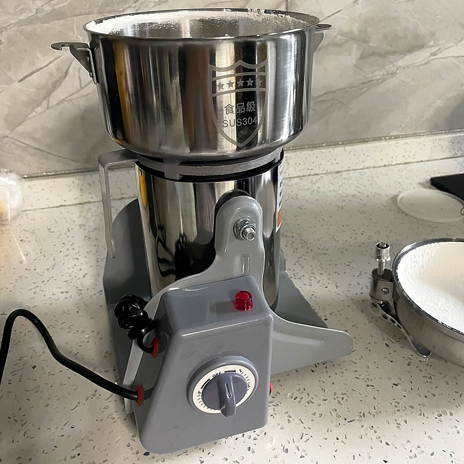 Electric Grain Mill 2500W - 220V 電気穀物グラインダーマシン高速スイングタイプミルパウダーさまざまなスパイス用中国
